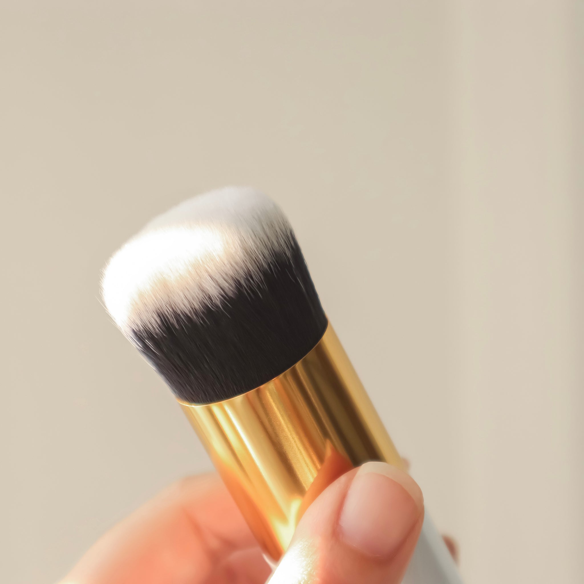 Maria Natural Beauty buffing brush